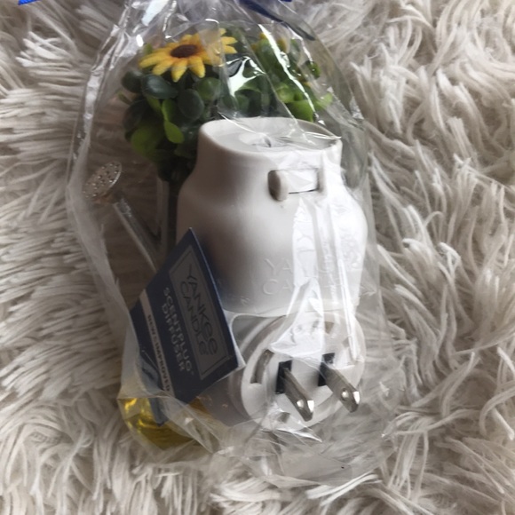 YANKEE CANDLE SCENTPLUG DIFFUSER WATERING CAN DAISIES SICILIAN LEMON - Picture 5 of 5